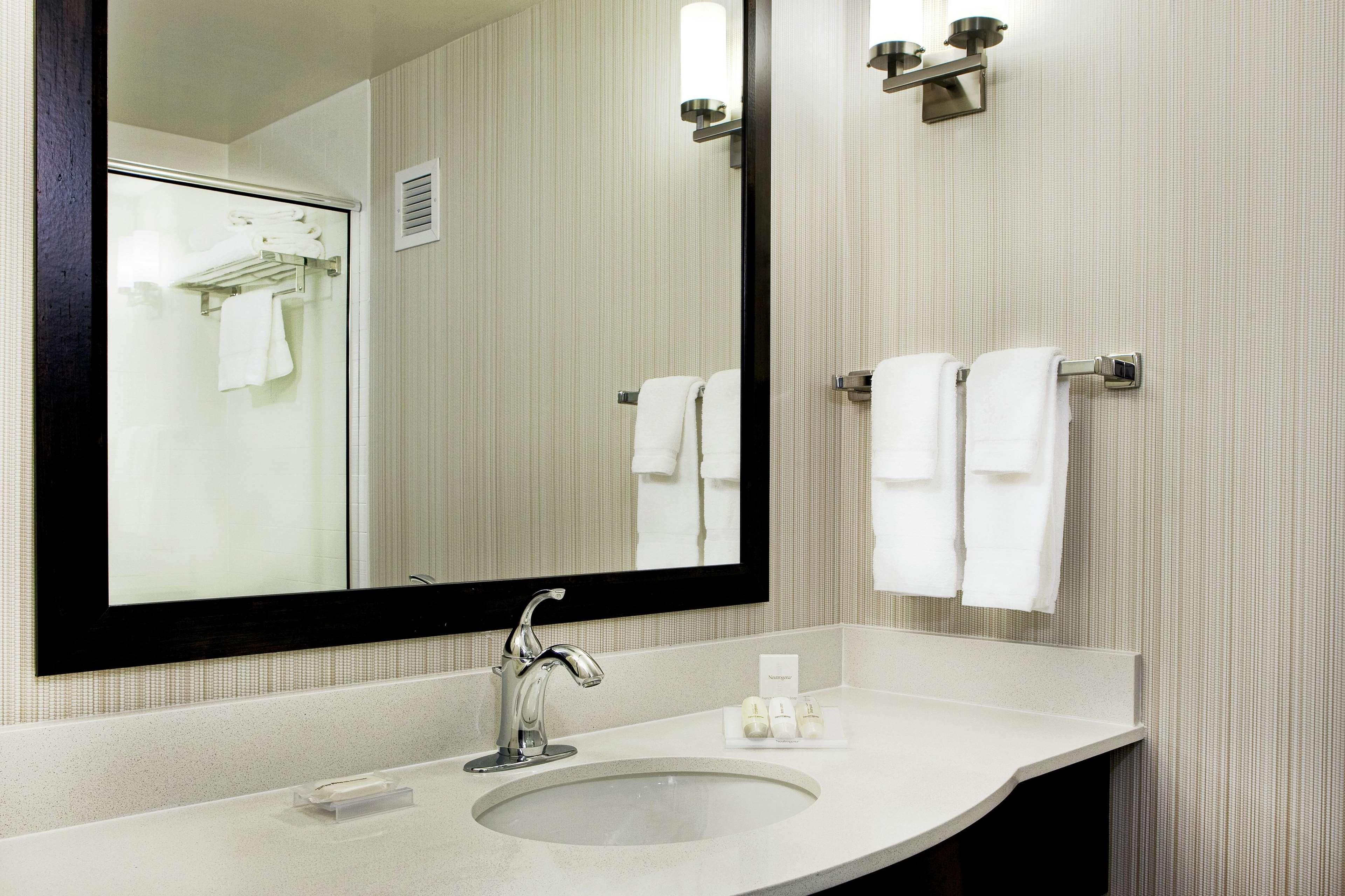 Hilton Garden Inn Portland Airport Екстер'єр фото