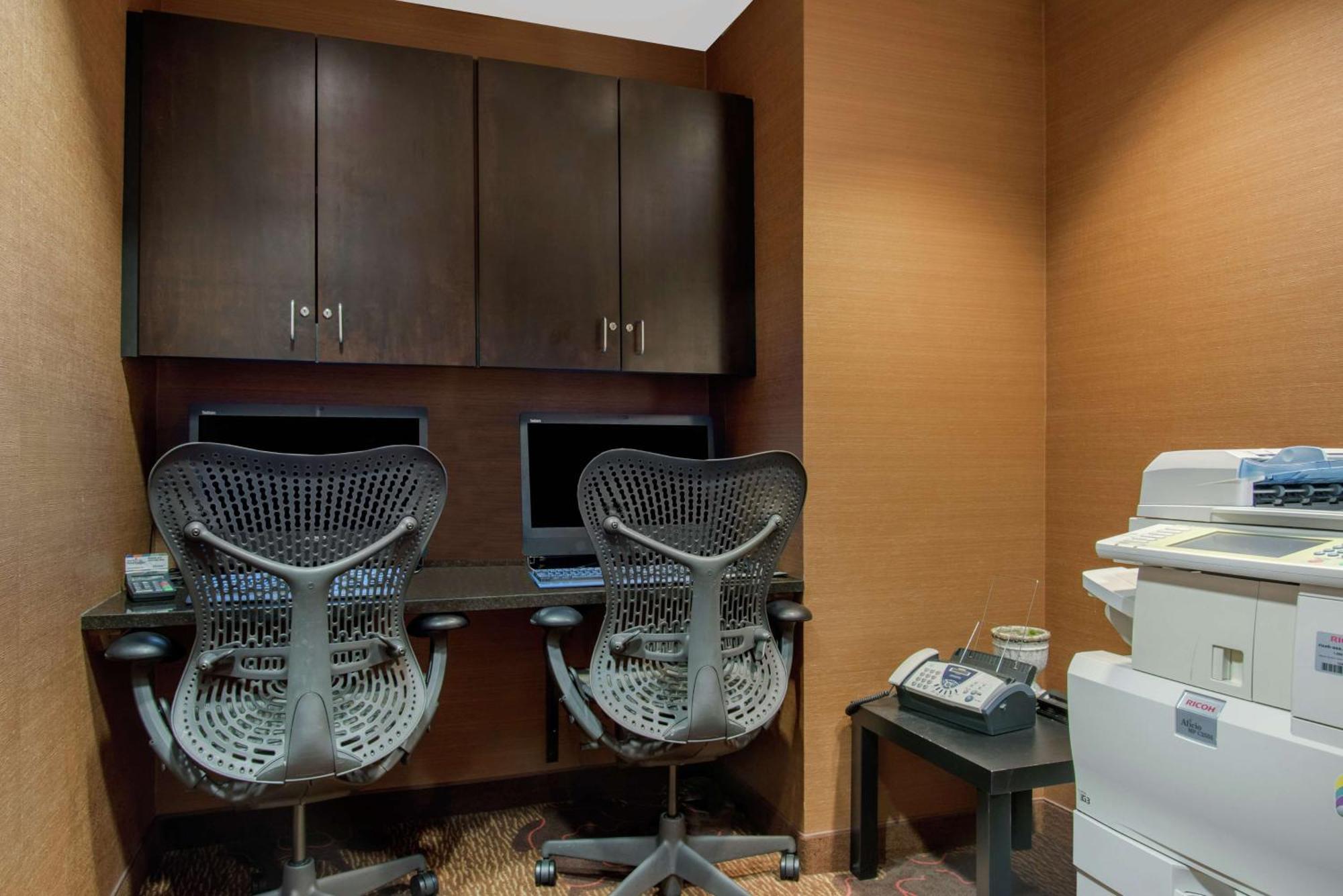 Hilton Garden Inn Portland Airport Екстер'єр фото