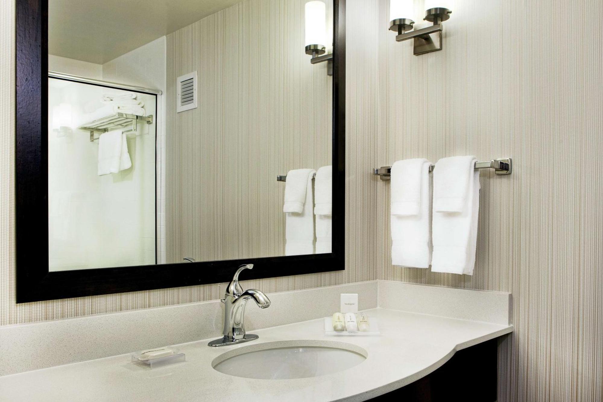 Hilton Garden Inn Portland Airport Екстер'єр фото