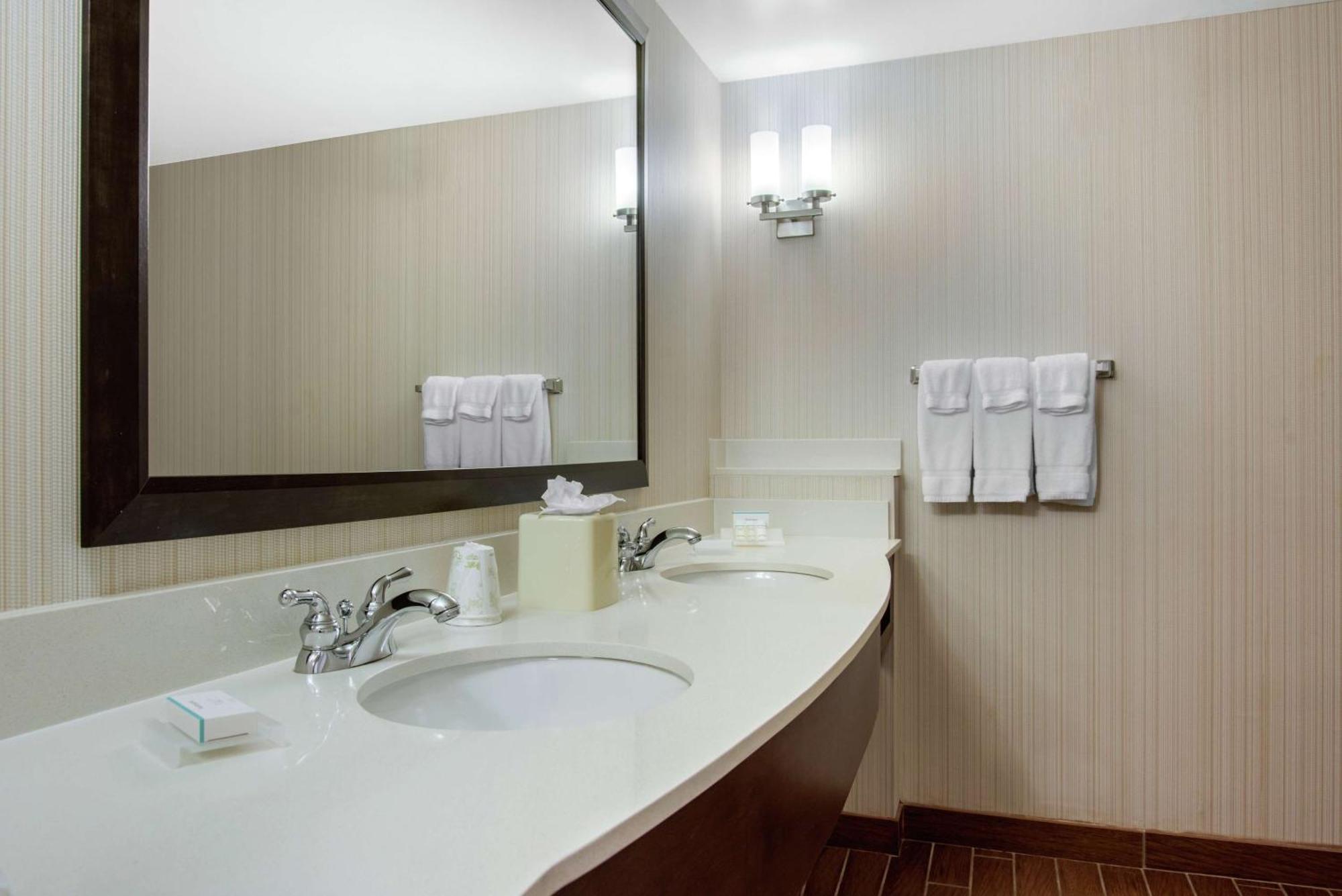 Hilton Garden Inn Portland Airport Екстер'єр фото