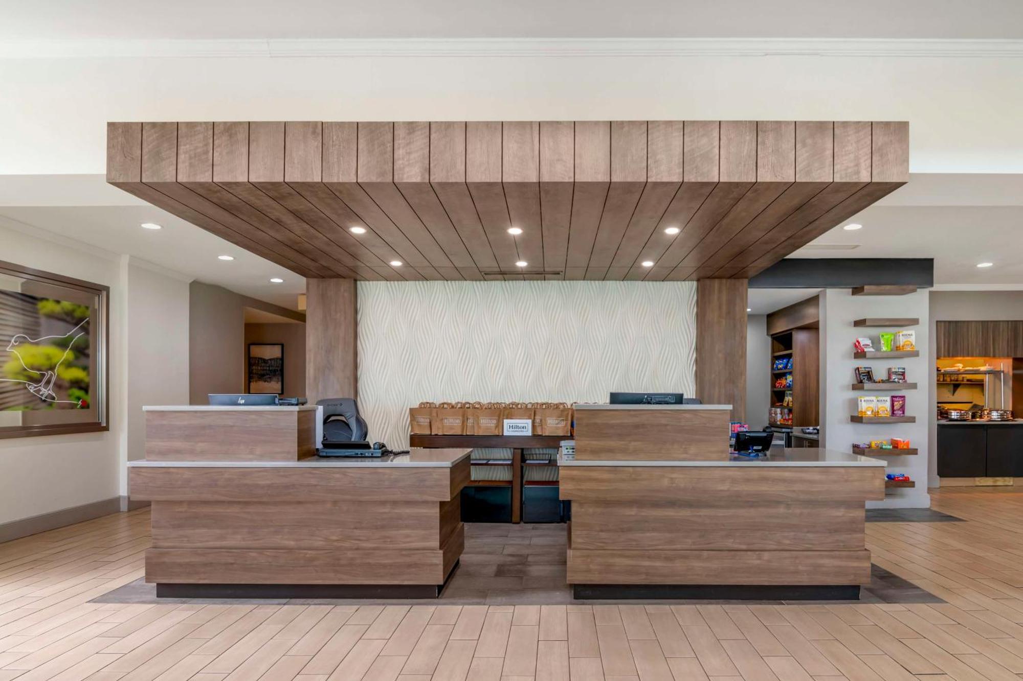 Hilton Garden Inn Portland Airport Екстер'єр фото